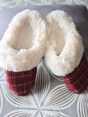 Isotoner Women's Red Tweed Slippers with Cream Faux-Fur Collar